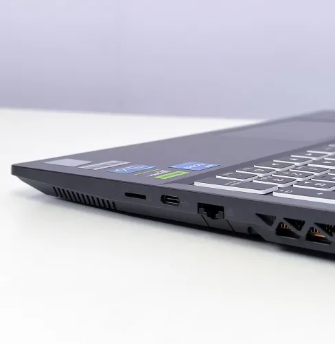 LAPTOP COLORFUL EVOL X15 XS i5-12450H / RTX 3050 / 16GB / 512GB / 15.6" 144Hz/Win 11 Home Pro 64bit / BH 2 NĂM